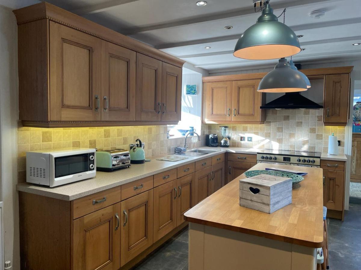 Sandown And Cillia Marys 4 Bedroom 3 Plus 1 Saint Teath Exterior foto